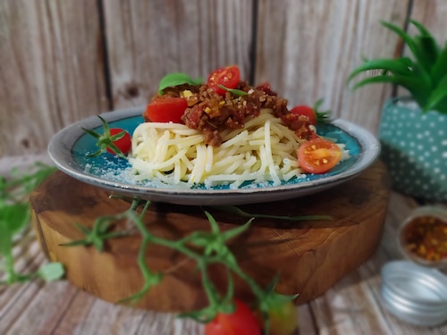 Przepis na Spaghetti bolognese z suszonymi pomidorami Spaghetti bolognese z suszonymi pomidorami