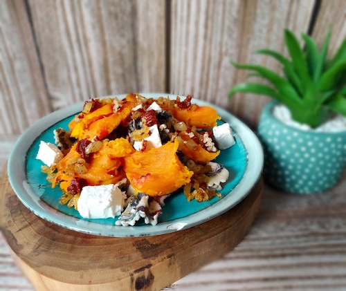 Makaron w kremowym sosie z dynią i skwarkami z suszonych pomidorów