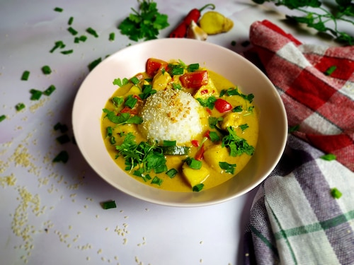 Tajskie żółte curry z ananasem