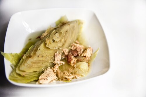 Półksiężyce kapusty gotowane z kurczakiem