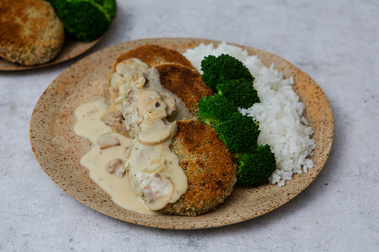 Warzywne kotlety w pieczarkowym sosie