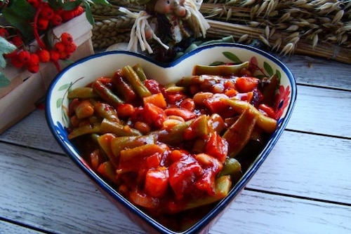 Potrawka z fasoli w sosie pomidorowym 