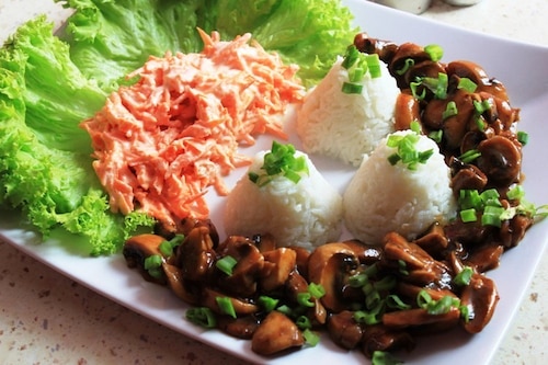 Potrawka z ryżu i pieczarek 