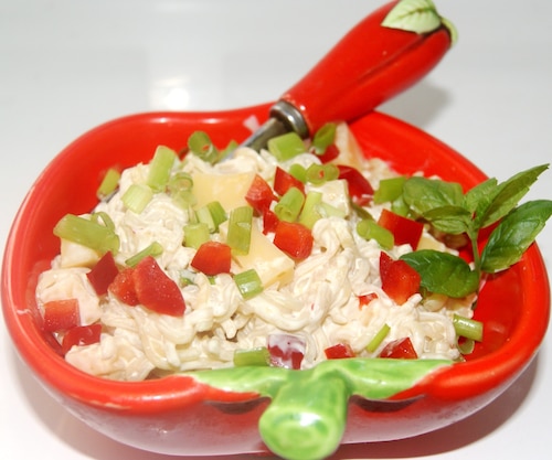 Prosta sałatka z Nudli z serem