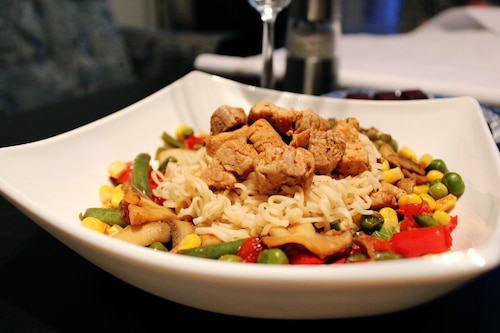 Przepis na Przepis karnawałowy: Nudle z polędwicą i warzywami Przepis karnawałowy: Nudle z polędwicą i warzywami