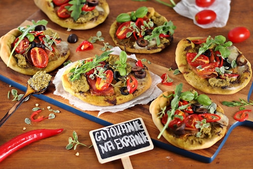 Pizzerinki z pesto i szynką