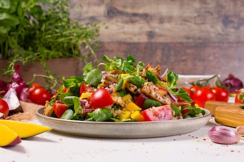 Przepis na Kolorowa sałatka z kurczakiem Kolorowa sałatka z kurczakiem