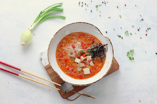 Przepis na Curry wegańskie z makaronem ryżowym Curry wegańskie z makaronem ryżowym