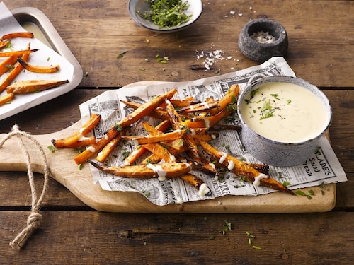 Dyniowe i ziemniaczane frytki z sosem serowym