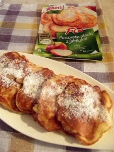 Puszyste placuszki z jabłkami