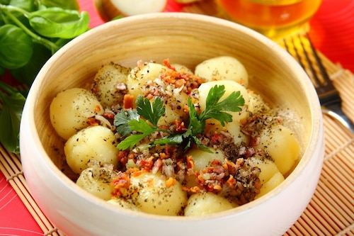 Pyzy ziemniaczane z okrasą