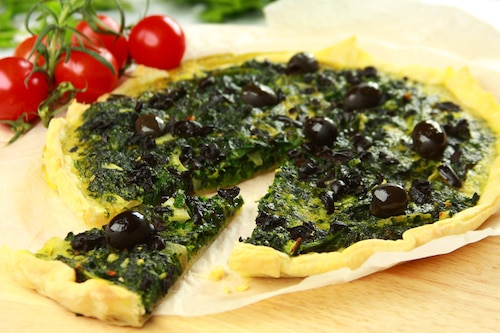 Przepis na Quiche z czarnymi oliwkami i szpinakiem Quiche z czarnymi oliwkami i szpinakiem
