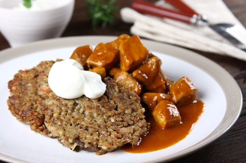 Racuchy z kaszy gryczanej z gulaszem 