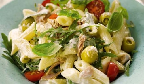 Przepis na Rajska sałatka z tuńczykiem i oliwkami Rajska sałatka z tuńczykiem i oliwkami
