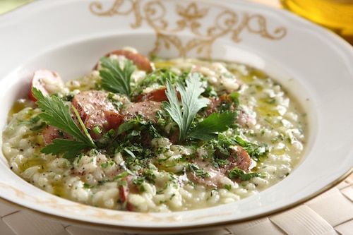 Risotto cebulowe z kiełbasą