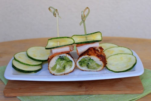 Przepis na Roladki drobiowe z brokułami i żółtym serem Roladki drobiowe z brokułami i żółtym serem