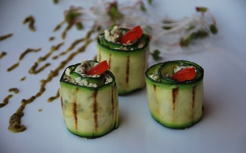 Roladki z grillowanej cukinii