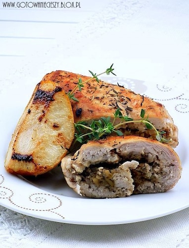 Roladki z kurczaka z gruszką, orzechami i gorgonzola 