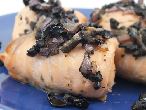 Roladki z łososia z kawiorem