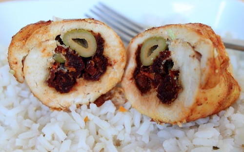 Roladki z suszonymi pomidorami i zielonymi oliwkami