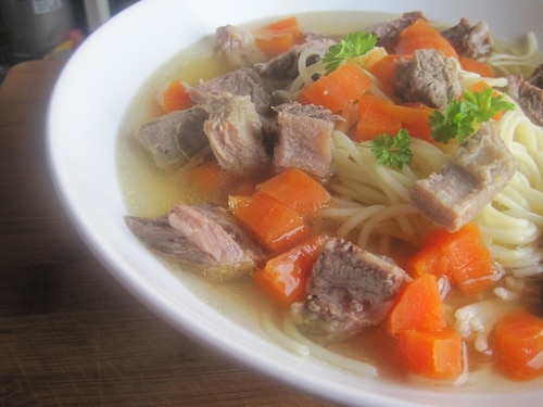 Rosół wołowy z makaronem