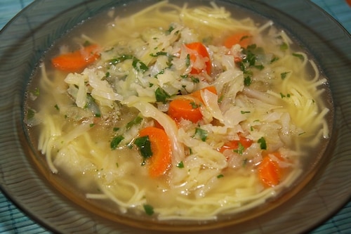 Rosół z kapustą włoską