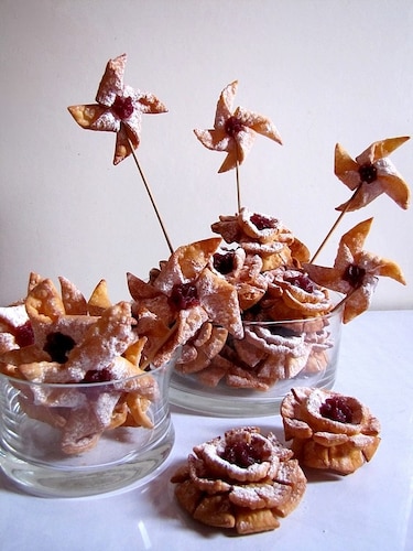 Róże karnawałowe i wiatraczki