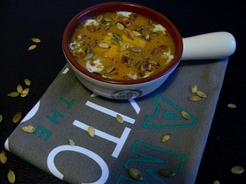 Rozgrzewający krem z dyni z mango 