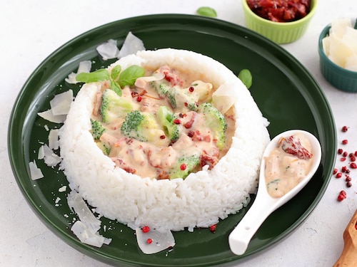 Sos brokułowo-pomidorowy z ryżem