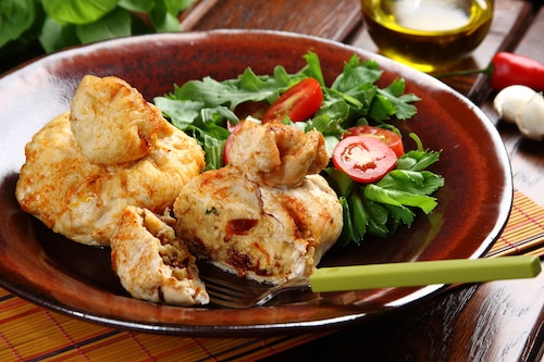 Przepis na Sakiewki z kurczaka z kaszą jaglaną i pomidorami Sakiewki z kurczaka z kaszą jaglaną i pomidorami