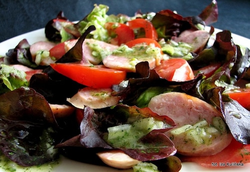 Sałata dębowa z białą kiełbasą 