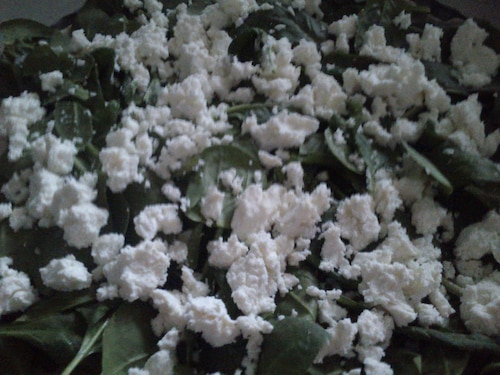 Sałata ze szpinaku, koziego sera i żurawiny