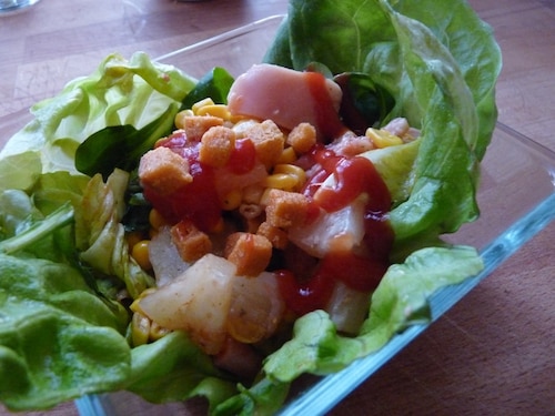 Przepis na Sałatka a’la gyros z wędzonym kurczakiem Sałatka a’la gyros z wędzonym kurczakiem