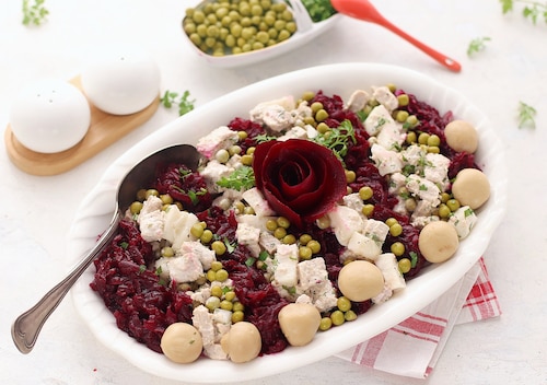 Przepis na Sałatka ala śledziowa z buraczkami Sałatka ala śledziowa z buraczkami