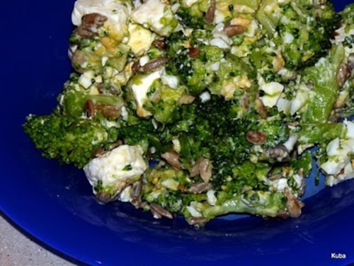 Przepis na Sałatka brokułowa z serem feta Sałatka brokułowa z serem feta