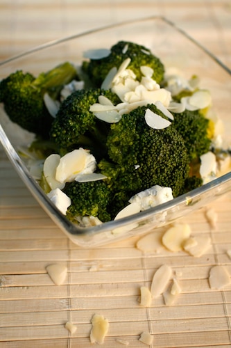 Przepis na Sałatka brokułowa Sałatka brokułowa