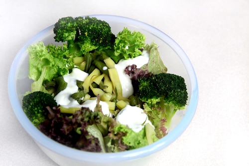 Przepis na Sałatka brokułowo-fasolkowa Sałatka brokułowo-fasolkowa