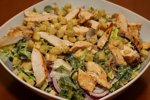 Sałatka Cezar z pieczarkami