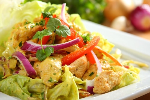 Przepis na Sałatka curry z kurczakiem - VIDEO Sałatka curry z kurczakiem - VIDEO