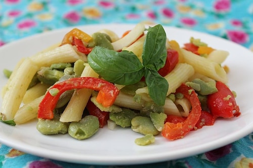 Przepis na Sałatka makaronowa z bobem Sałatka makaronowa z bobem