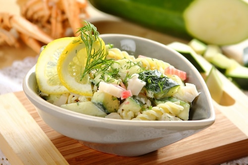 Przepis na Sałatka makaronowa z cukinią Sałatka makaronowa z cukinią