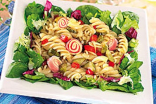 Przepis na Sałatka makaronowa z roladkami Sałatka makaronowa z roladkami