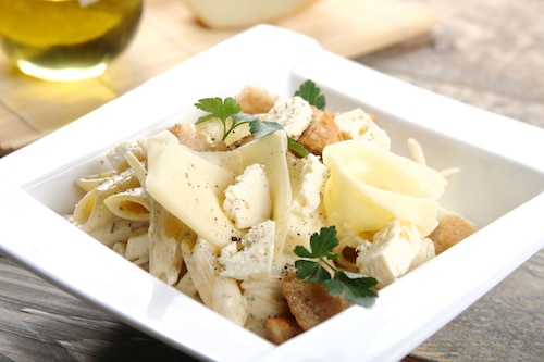 Sałatka makaronowa z serem