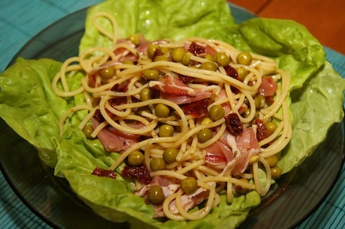 Sałatka makaronowa z szynką szwarcwaldzką