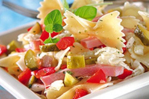 Przepis na Sałatka z makaronem i szynką Sałatka z makaronem i szynką