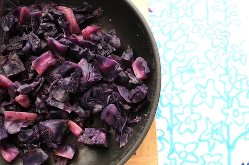 Przepis na Sałatka na ciepło z czerwonej kapusty Sałatka na ciepło z czerwonej kapusty