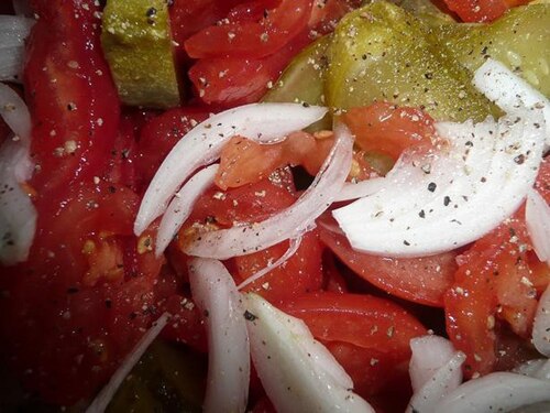 sałatka na grilla z pomidorów