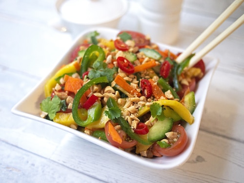 Sałatka ogórkowa z orzeszkami