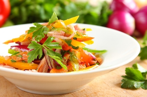 Przepis na Sałatka paprykowa z szynką Sałatka paprykowa z szynką