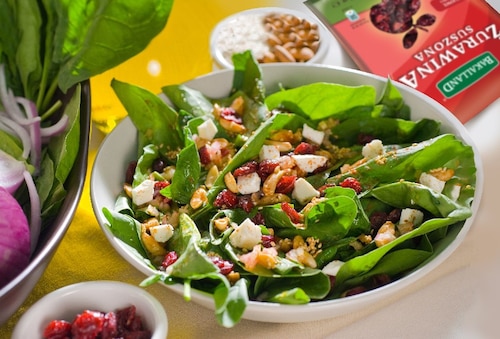 Przepis na Sałatka Samo Zdrowie z żurawina i serem pleśniowym Sałatka Samo Zdrowie z żurawina i serem pleśniowym